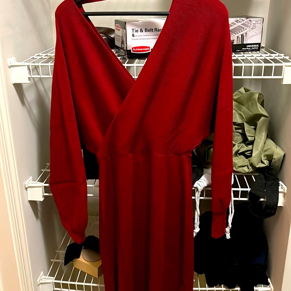 Size M. Never worn. Red sweater dress